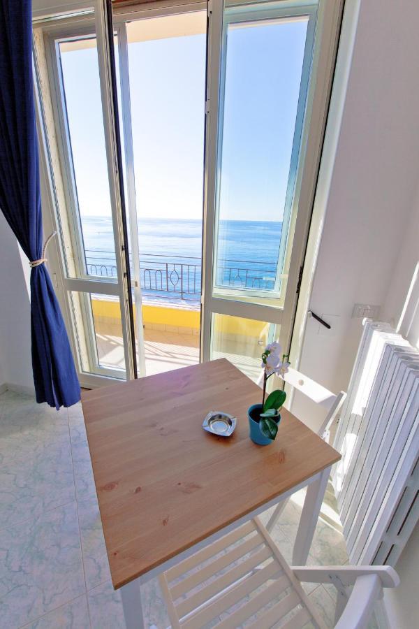 On The Beach Sea-View&Kitchen In Room Salerno Exterior photo